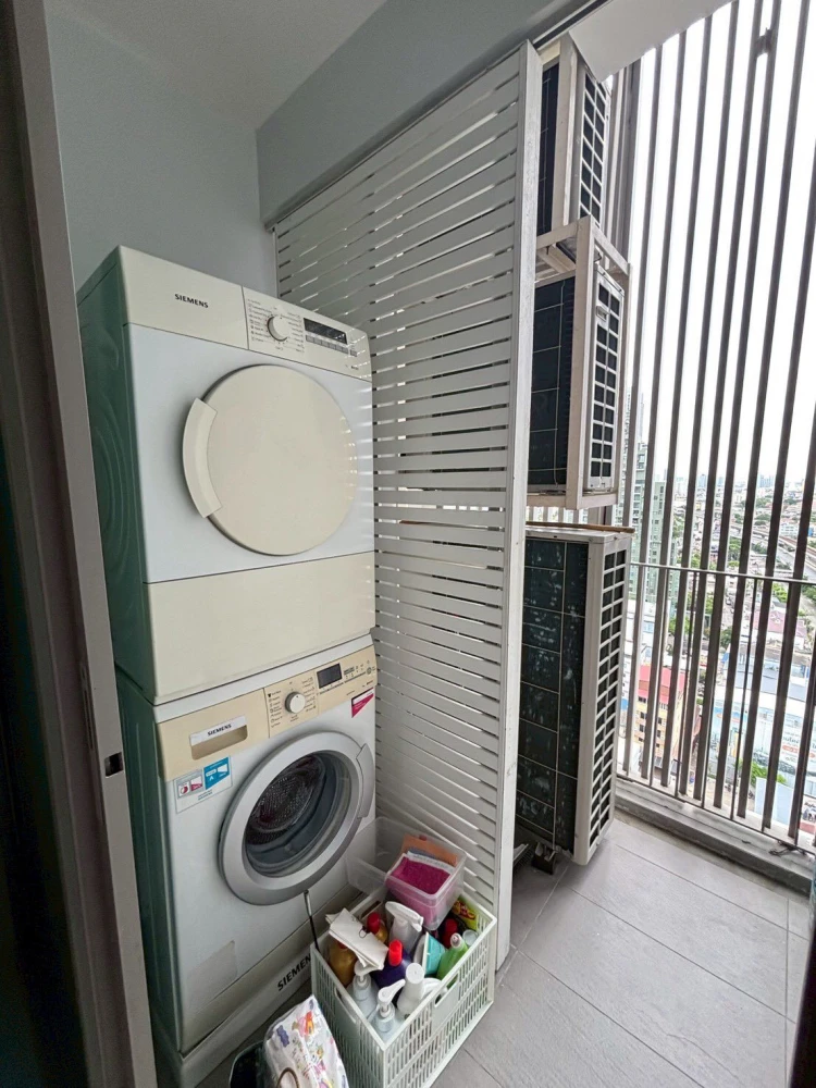 For sale: The Room BTS Wongwianyai, 2 bedrooms, plenty of living space, fully equipped with amenities. Hurry and reserve now!