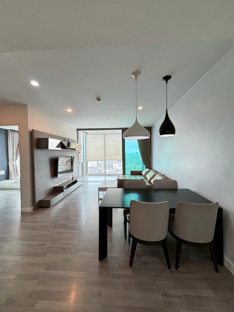 For sale: The Room BTS Wongwianyai, 2 bedrooms, plenty of living space, fully equipped with amenities. Hurry and reserve now!