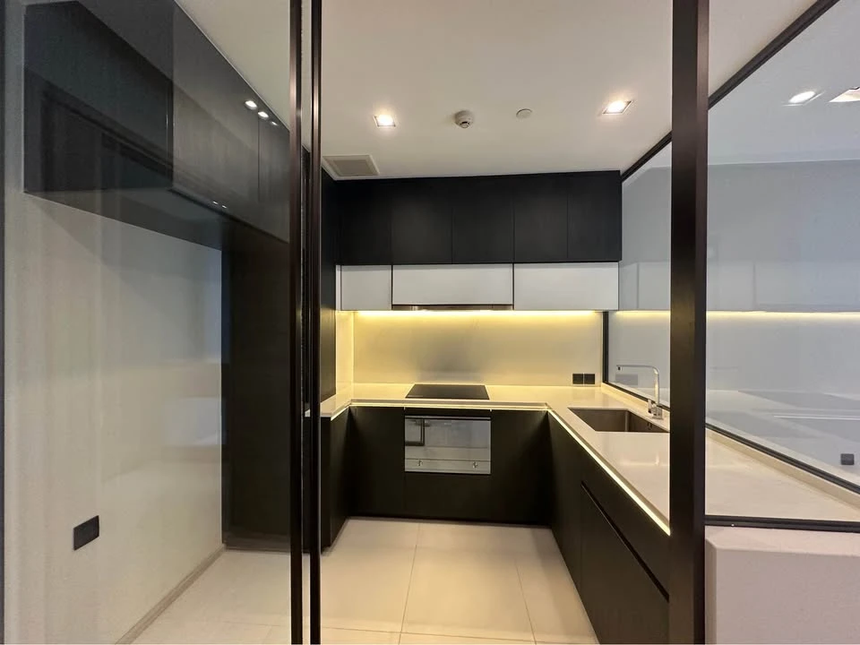 For sale: The ROOM Sukhumvit 38, corner room, not crowded, bedroom wall not attached to anyone, very private, hurry and reserve now!