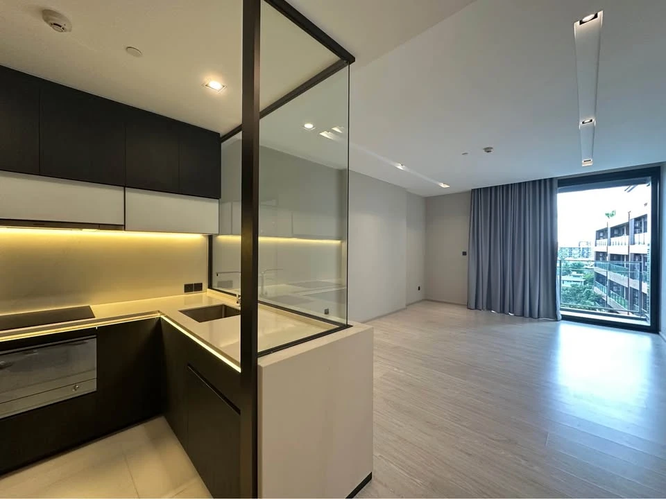 For sale: The ROOM Sukhumvit 38, corner room, not crowded, bedroom wall not attached to anyone, very private, hurry and reserve now!