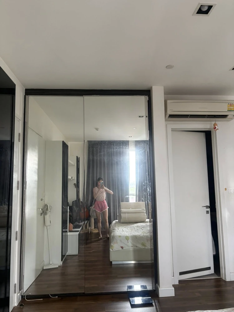 Selling a corner unit at The Room Sukhumvit 62. It's not adjacent to other units on either side (high privacy), making it ideal for actual living.