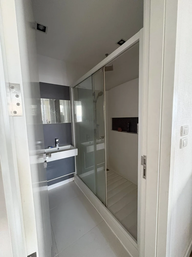 Selling a corner unit at The Room Sukhumvit 62. It's not adjacent to other units on either side (high privacy), making it ideal for actual living.