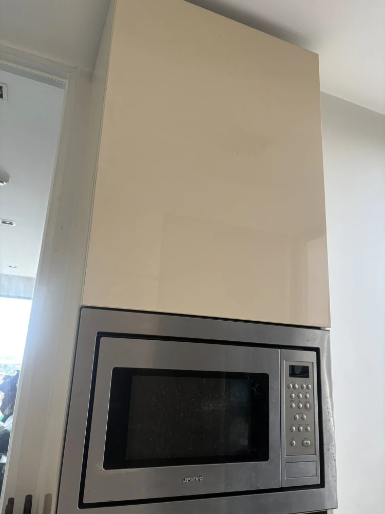 Selling a corner unit at The Room Sukhumvit 62. It's not adjacent to other units on either side (high privacy), making it ideal for actual living.