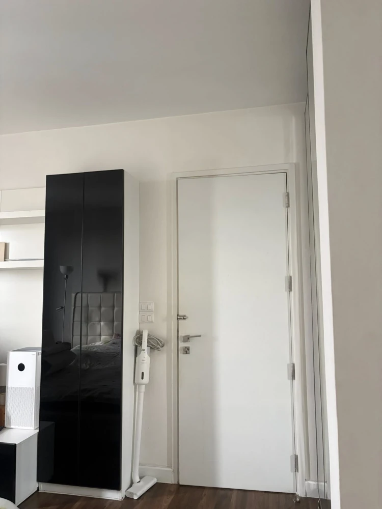 Selling a corner unit at The Room Sukhumvit 62. It's not adjacent to other units on either side (high privacy), making it ideal for actual living.