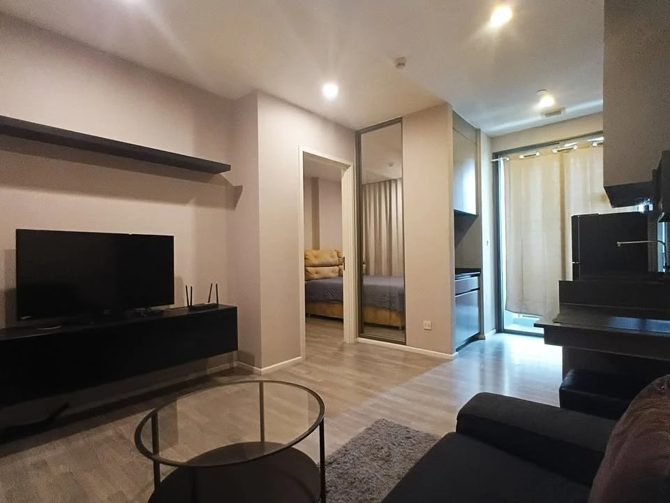 For sale: The Room Sukhumvit 69, 15th floor, fully furnished and equipped with electrical appliances. Reserve now, don't wait.