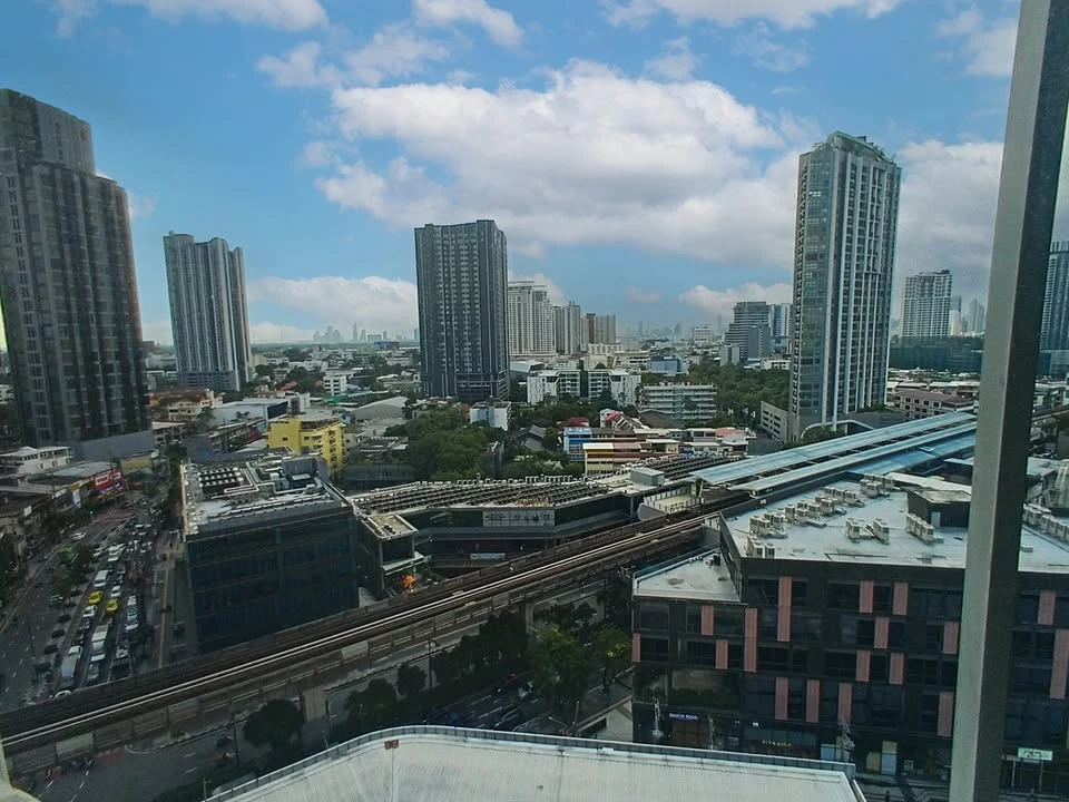 For sale: The Room Sukhumvit 69, 15th floor, fully furnished and equipped with electrical appliances. Reserve now, don't wait.
