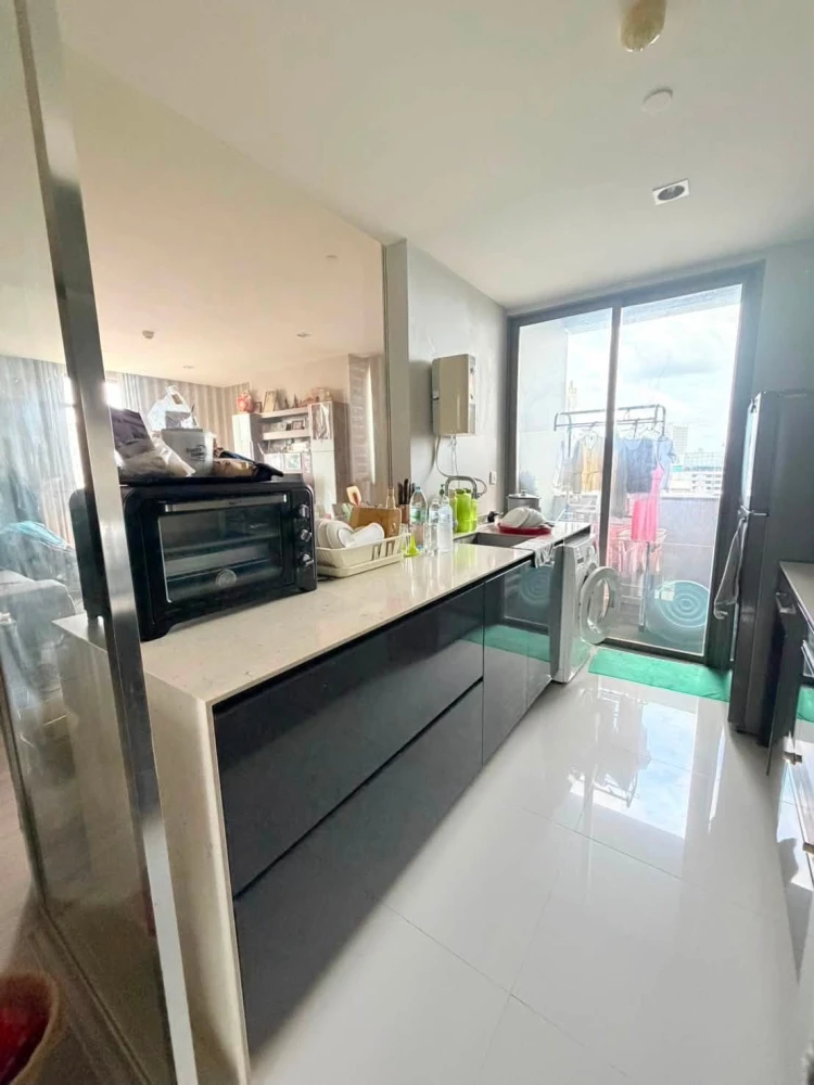 Selling a corner unit at The Room Rama 4. Quiet and peaceful, not crowded. Spacious 2-bedroom unit. You won't be disappointed if you reserve it.