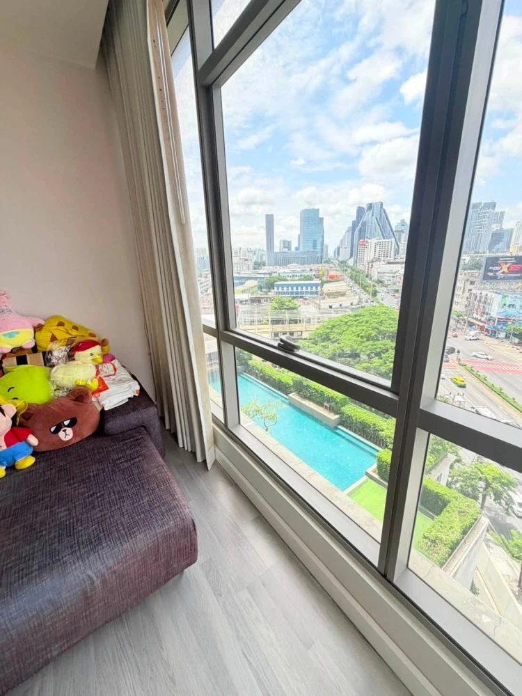 Selling a corner unit at The Room Rama 4. Quiet and peaceful, not crowded. Spacious 2-bedroom unit. You won't be disappointed if you reserve it.