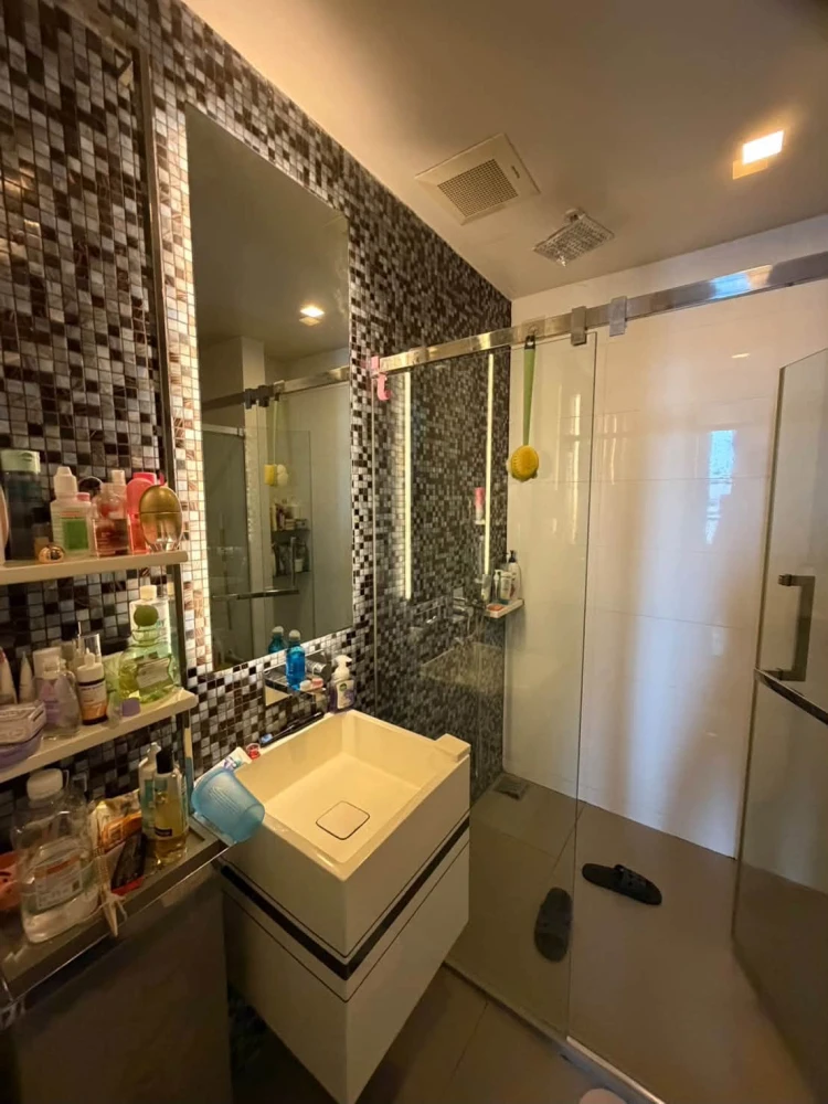 For Sale: The Room Sathorn (Pan Road). Located on the 11th floor with an unobstructed view. Spacious, comfortable, and airy layout—act fast to secure