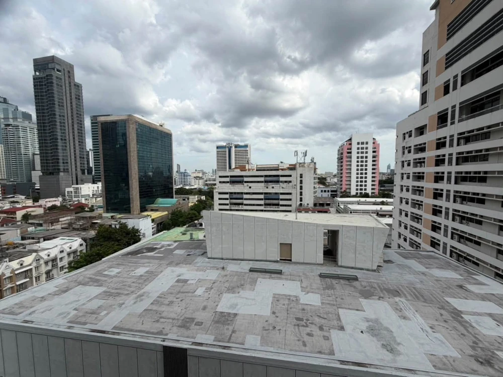For Sale: The Room Sathorn (Pan Road). Located on the 11th floor with an unobstructed view. Spacious, comfortable, and airy layout—act fast to secure