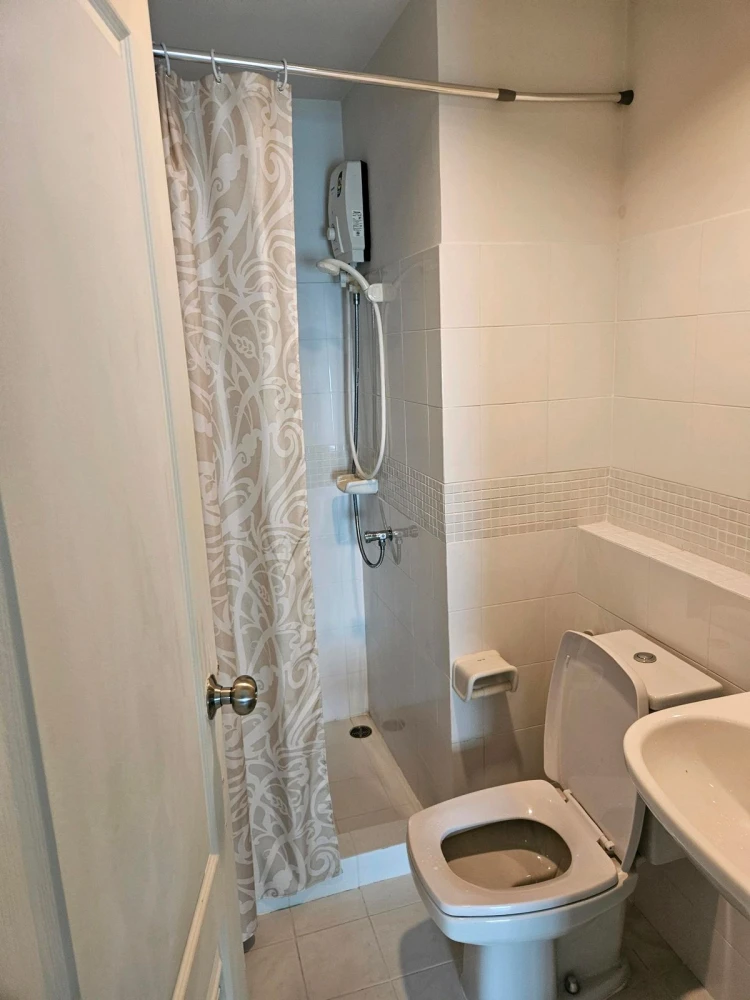 For sale: The Seed Chaengwatthana, a lovely room with complete furniture and appliances. Reserve now!