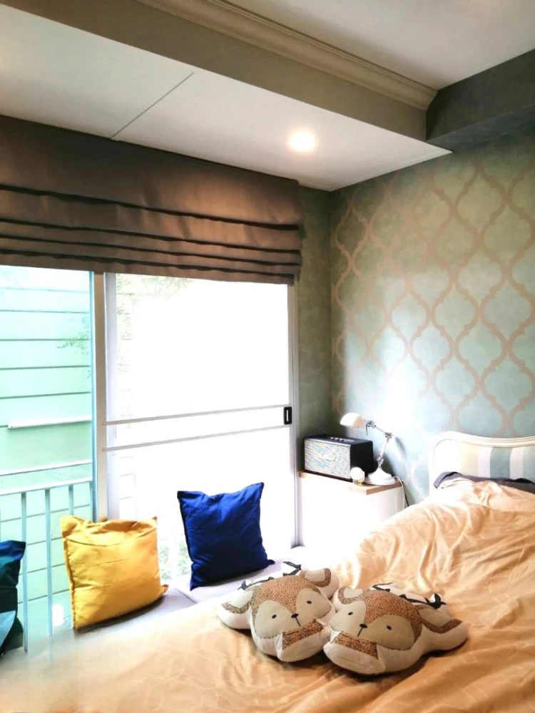 Selling a beautiful unit at The Seed Memories Siam. It's an English-style condo with impeccable craftsmanship, classic and warm, featuring carefully s