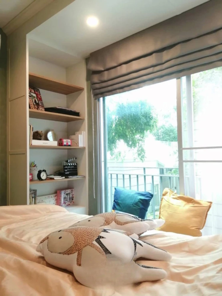 Selling a beautiful unit at The Seed Memories Siam. It's an English-style condo with impeccable craftsmanship, classic and warm, featuring carefully s