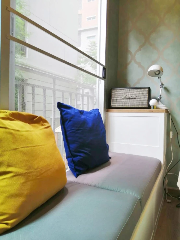 Selling a beautiful unit at The Seed Memories Siam. It's an English-style condo with impeccable craftsmanship, classic and warm, featuring carefully s