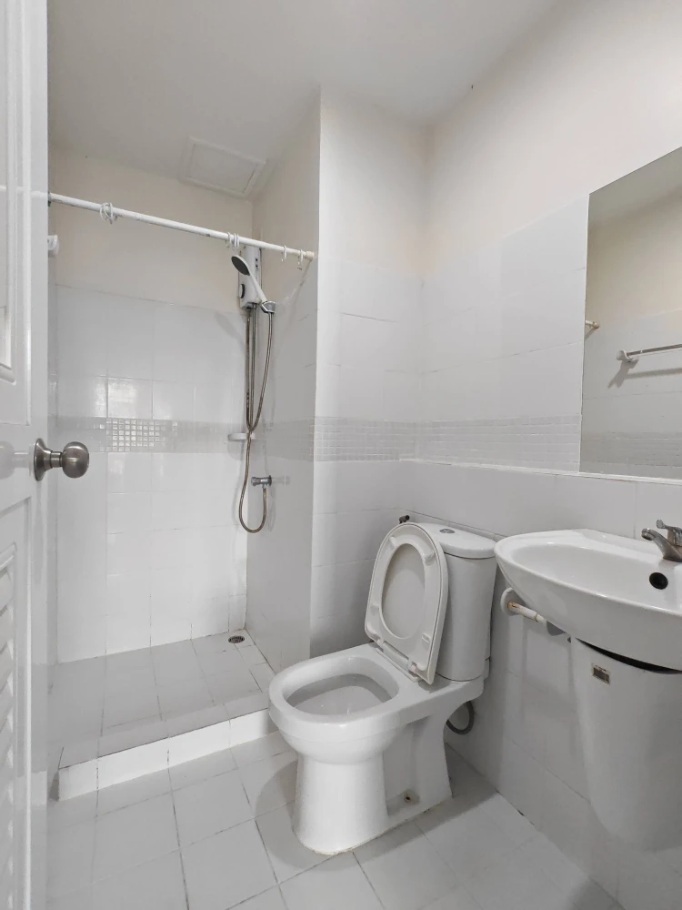 Selling spacious and comfortable rooms at The Seed Phahonyothin 14. Fully furnished with appliances. Book now!