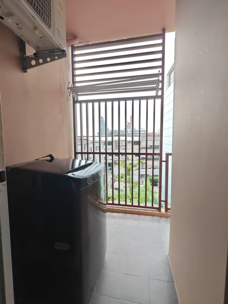 Selling spacious and comfortable rooms at The Seed Phahonyothin 14. Fully furnished with appliances. Book now!