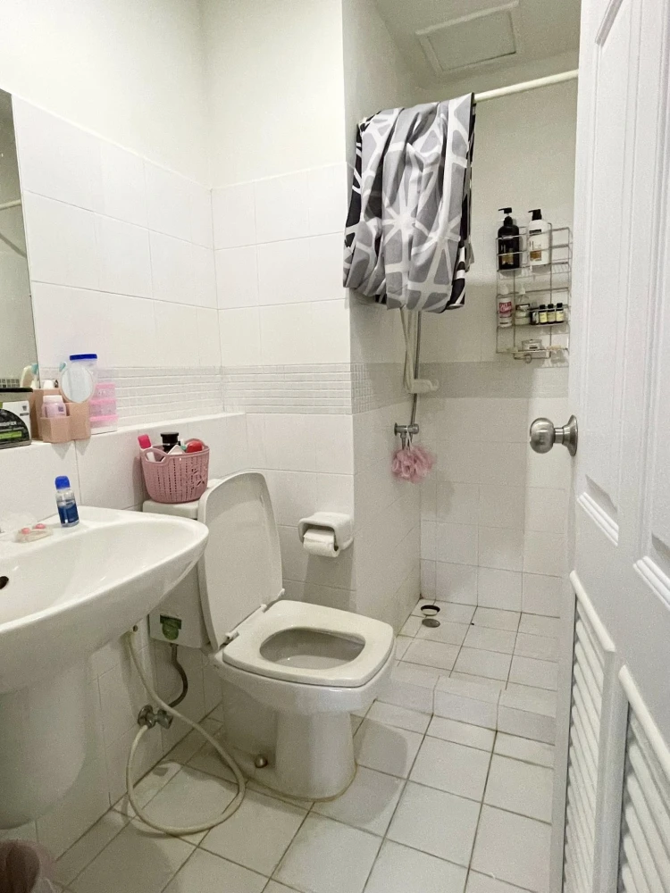 For sale: The Seed Sathorn-Taksin, 1 bedroom, 1 bathroom, 1st floor, comes with a special price, hurry and reserve.