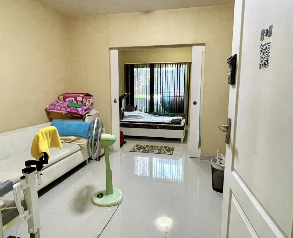 For sale: The Seed Sathorn-Taksin, 1 bedroom, 1 bathroom, 1st floor, comes with a special price, hurry and reserve.