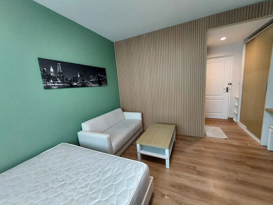 For sale the seed Chaengwattana, on Chaengwattana Road, 7th floor, fully decorated room, decorated with awesome wallpaper, hurry and reserve now.