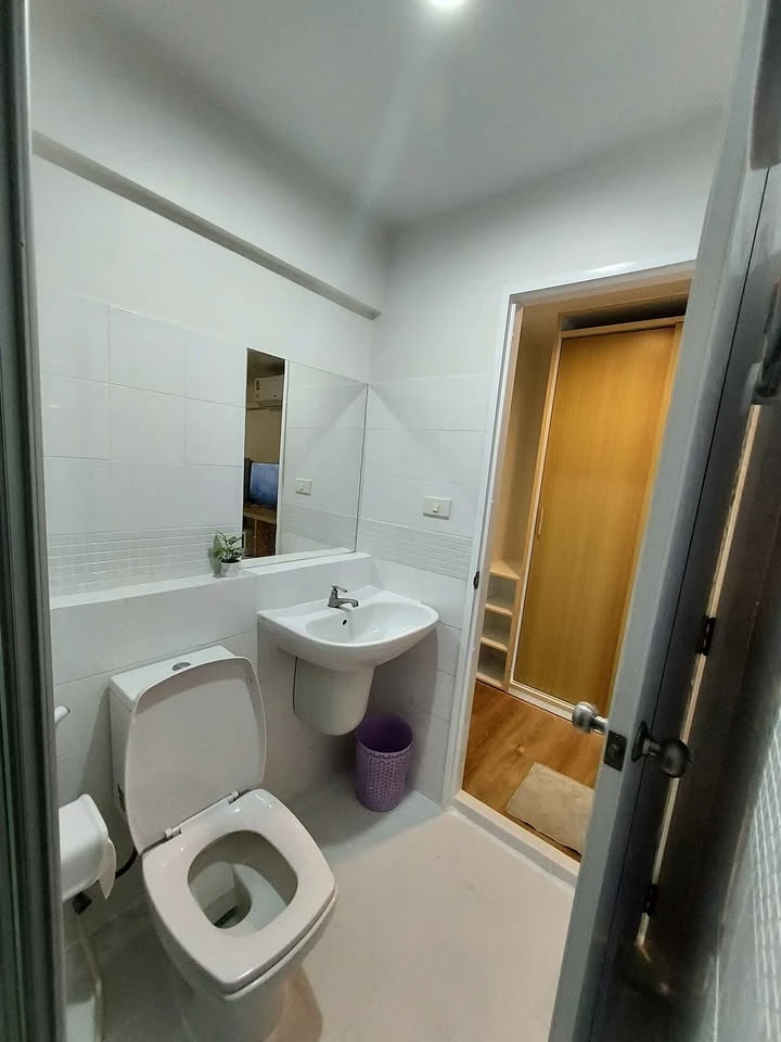 For sale the seed Chaengwattana, on Chaengwattana Road, 7th floor, fully decorated room, decorated with awesome wallpaper, hurry and reserve now.