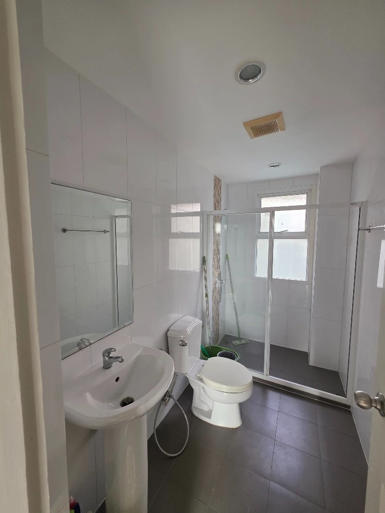 For sale: The Series Udomsuk 29, 4th floor, corner room, empty room, airy, open, interested in buying, hurry!