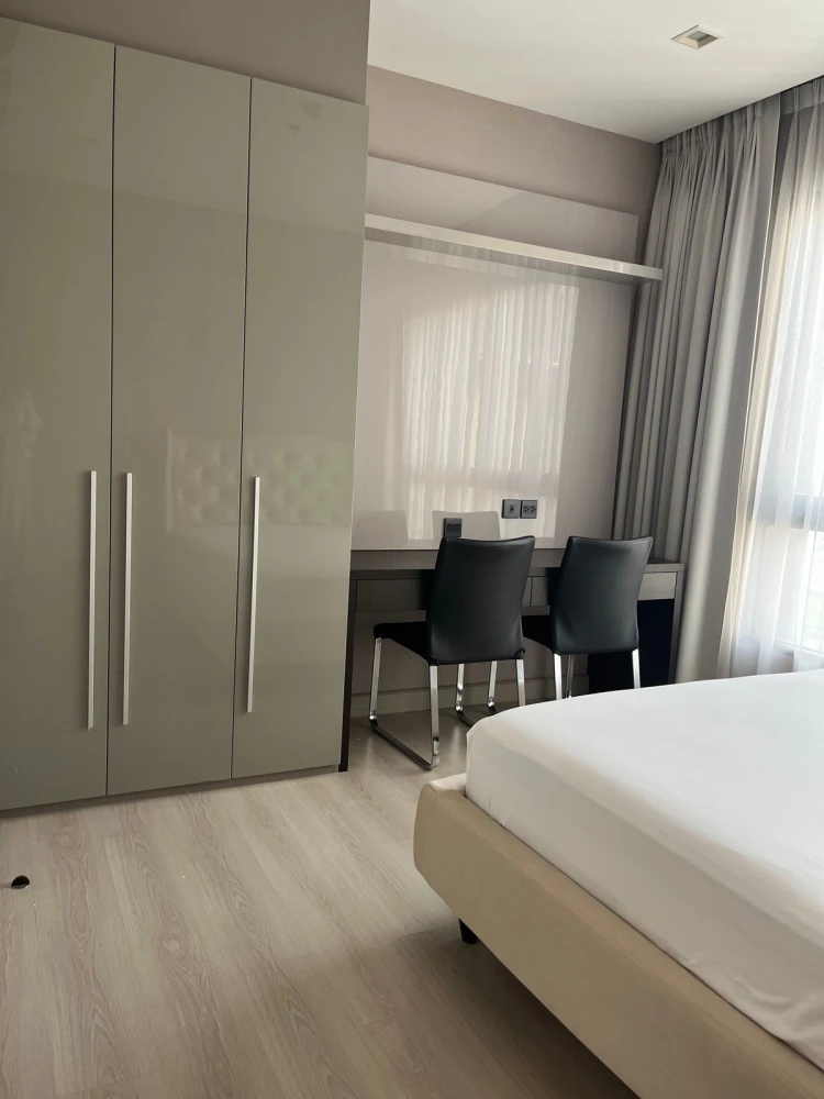 Selling The Signature by Urbano, North-facing corner unit, ready to move in. Book now! Limited time offer!
