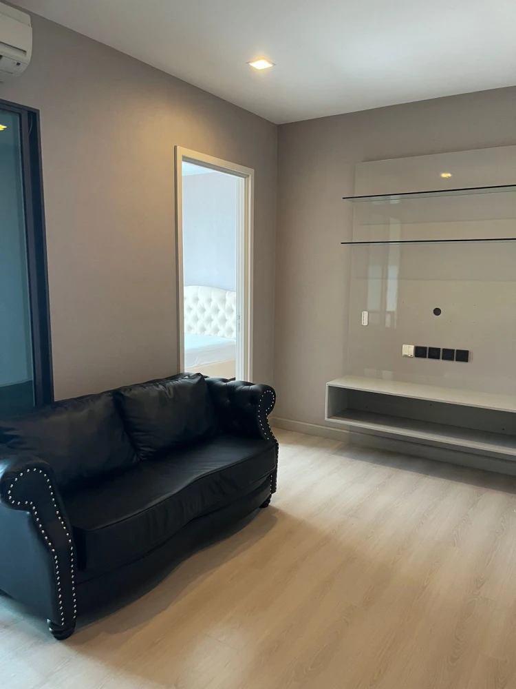 Selling The Signature by Urbano, North-facing corner unit, ready to move in. Book now! Limited time offer!