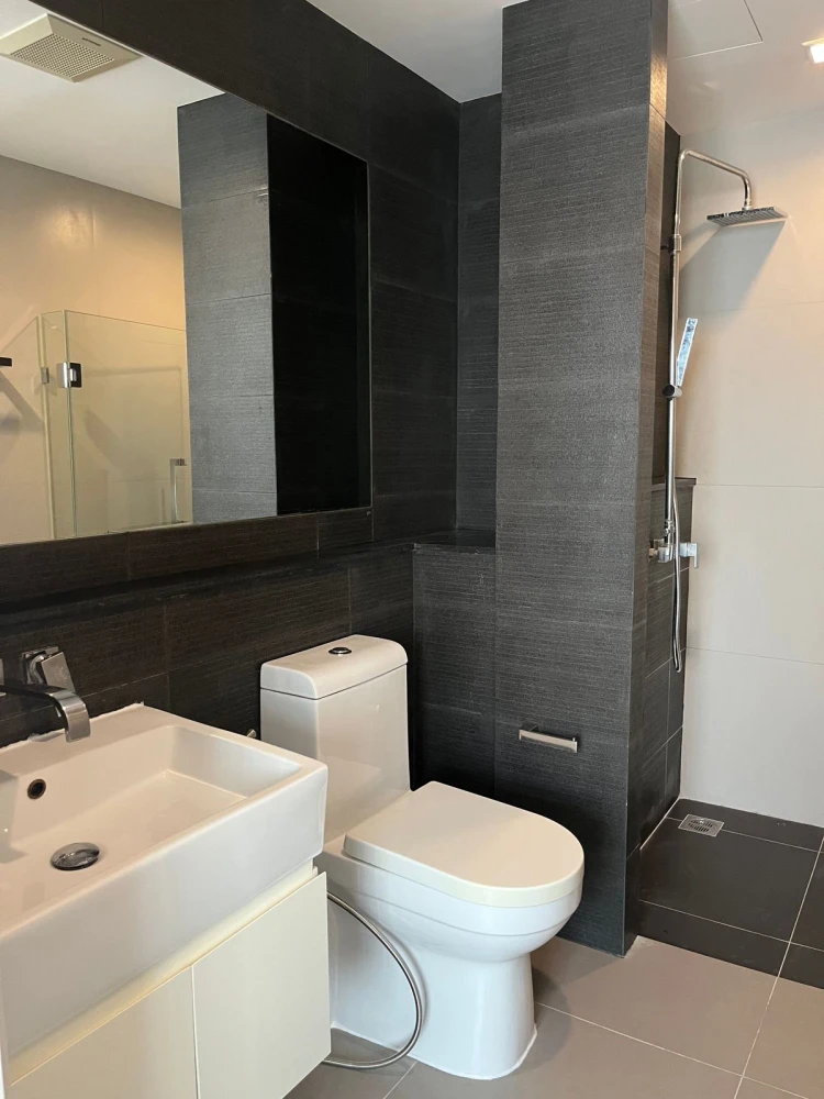 Selling The Signature by Urbano, North-facing corner unit, ready to move in. Book now! Limited time offer!
