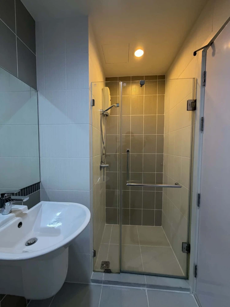Selling The Stage Taopoon Interchange. Fully functional unit with well-proportioned layout. Good condition, ready to move in. Ideal layout for both li