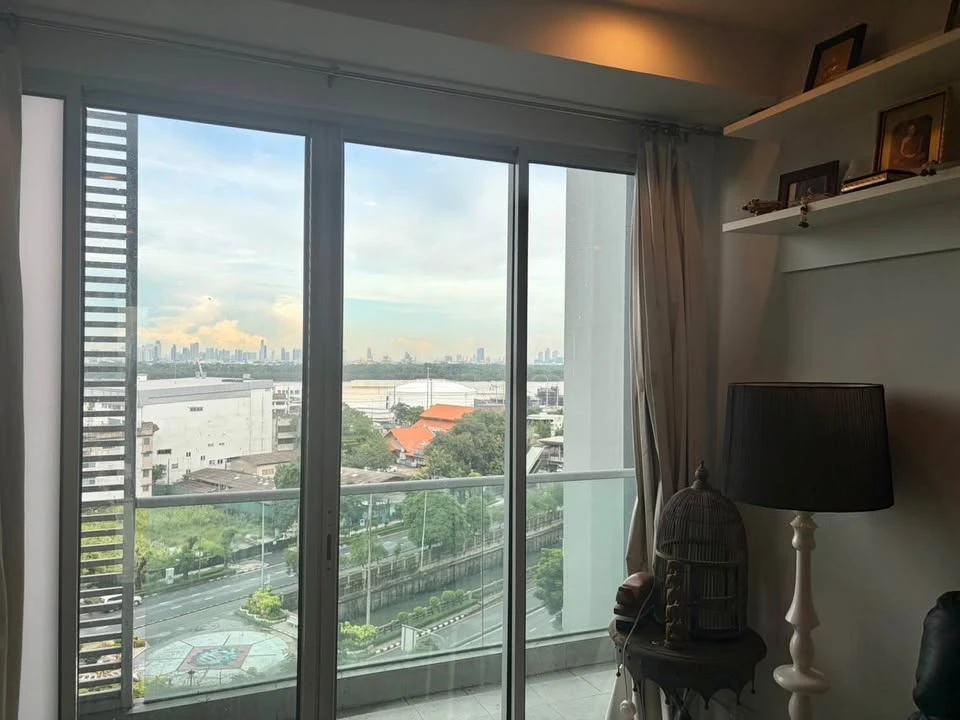 Selling The Star Estate@Narathiwas, 2 bedrooms, large usable area, beautiful unblocked view. Book now!