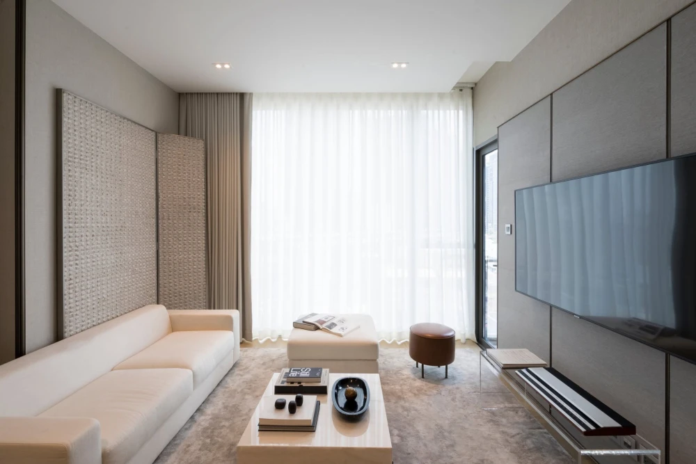 Selling The Strand Thonglor. Beautiful view, beautiful room, spacious and airy layout. Move in now, don't wait!