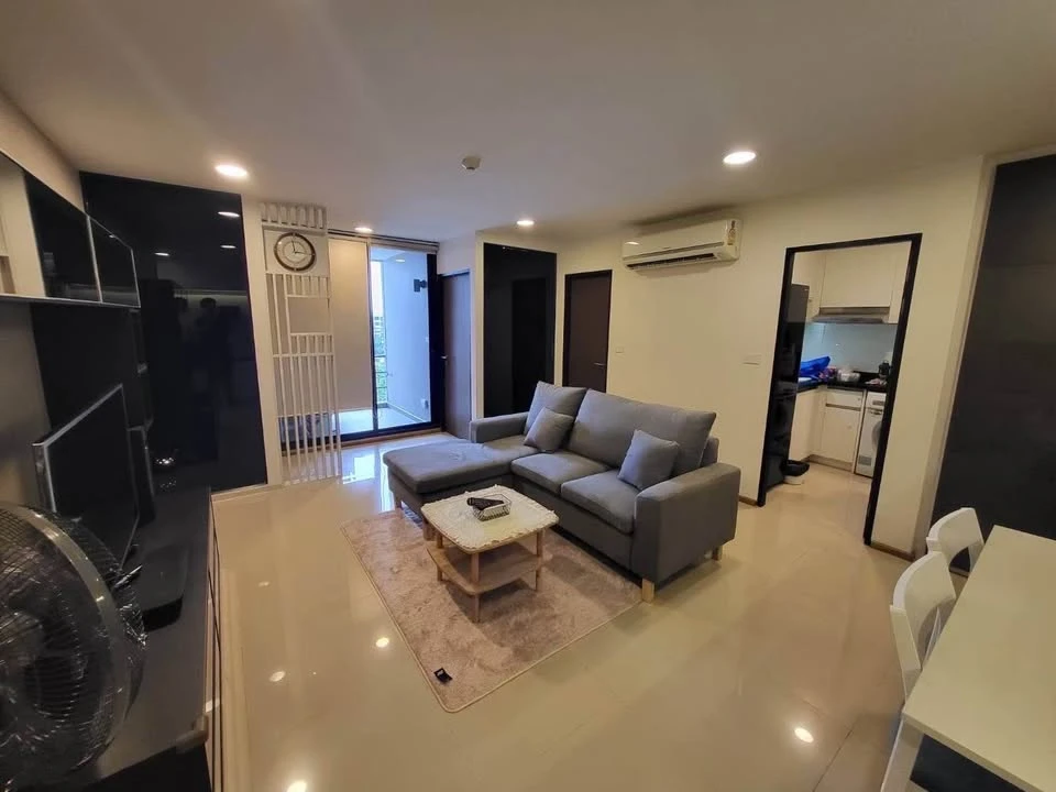 For sale: The TEMPO Phaholyothin 2, 8th floor, top floor, open view, plenty of usable space. Come and own it today.