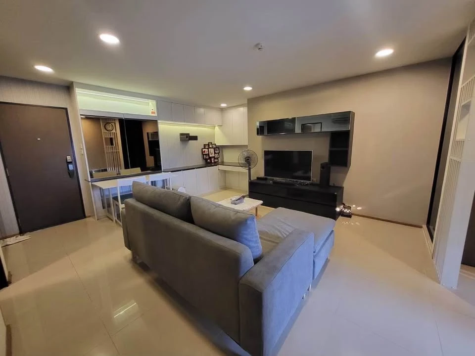 For sale: The TEMPO Phaholyothin 2, 8th floor, top floor, open view, plenty of usable space. Come and own it today.