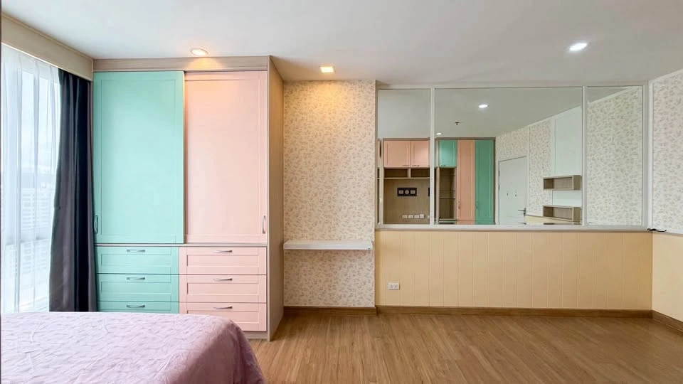 For Sale: The Tree BangPo Station – High-floor unit with a Chao Phraya River view. Just 300 meters (walking distance) to MRT Bang Pho!