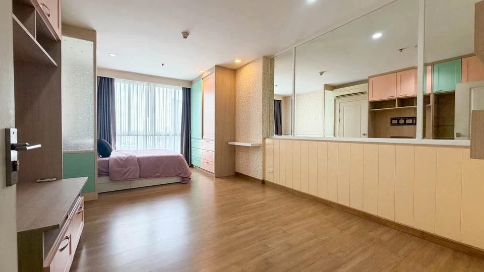 For Sale: The Tree BangPo Station – High-floor unit with a Chao Phraya River view. Just 300 meters (walking distance) to MRT Bang Pho!