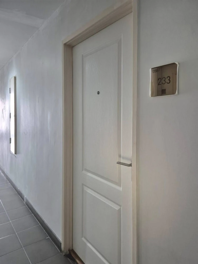 Selling a studio unit at The Tree Bangpo Station. Includes built-in furniture; just bring your belongings and move in!