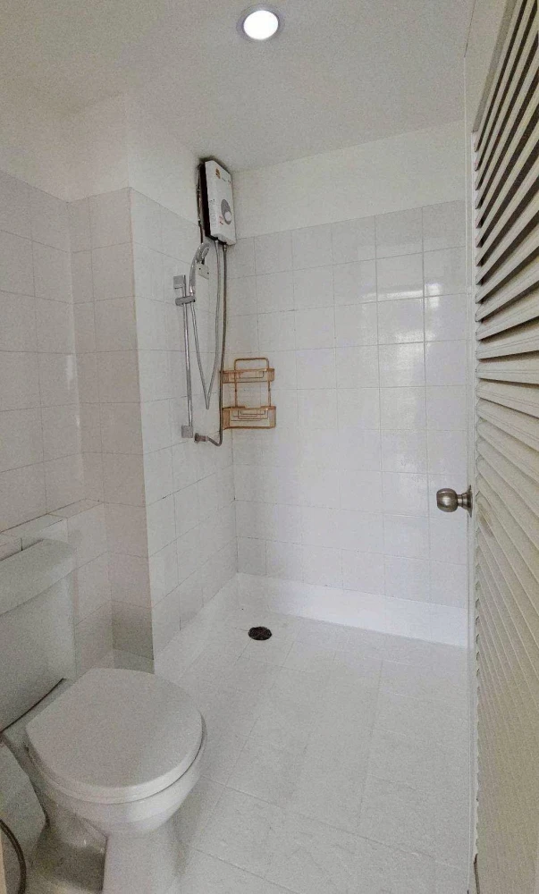 For sale: The Tree Condo Ladprao, 1 bedroom, 1 bathroom, decorated in a minimalist style, nice to live in, fully furnished. If it's this good, what ar