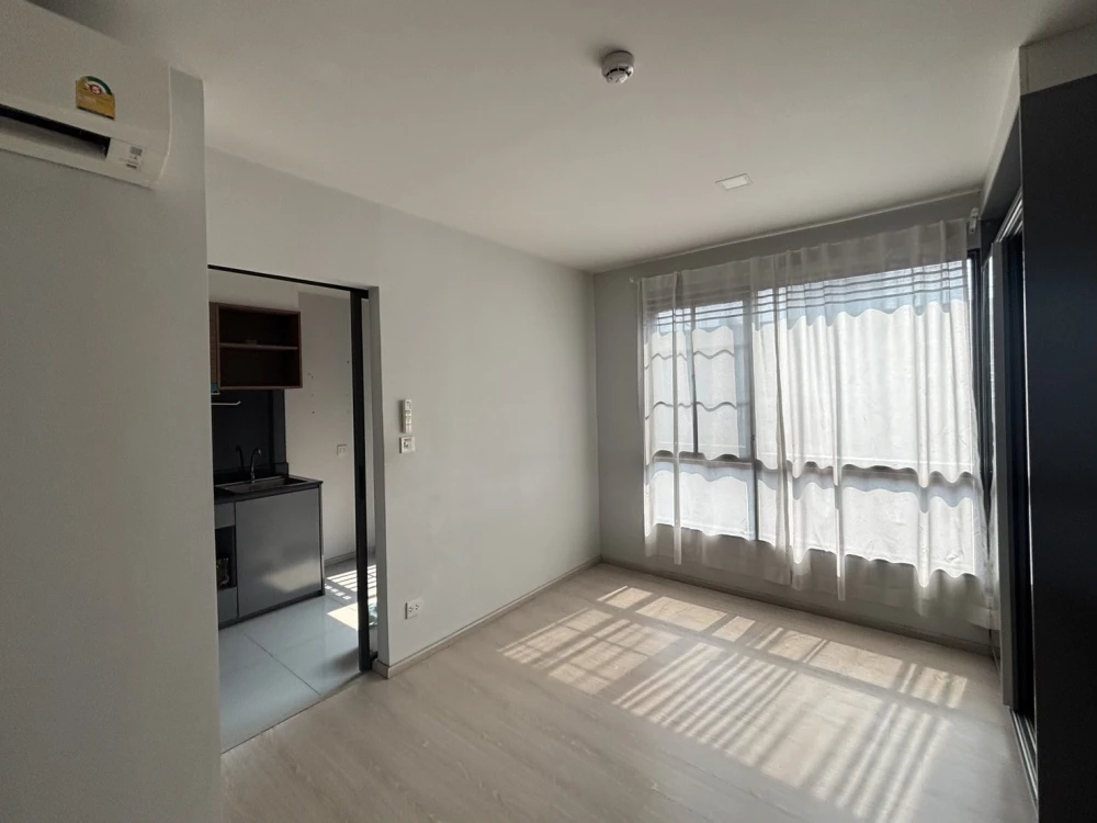 Selling a spacious, unfurnished unit at The Tree Dindaeng-Ratchaprarop. Located on a low floor, perfect for those who love decorating their own space.