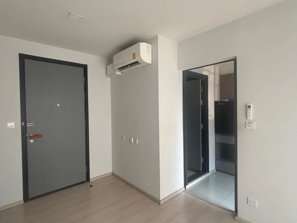 Selling a spacious, unfurnished unit at The Tree Dindaeng-Ratchaprarop. Located on a low floor, perfect for those who love decorating their own space.
