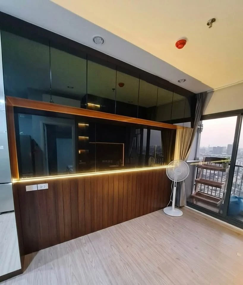 Selling The Tree Hua Mak Interchange, 23rd floor, city view, with built-in furniture and fully furnished, ready to move in.