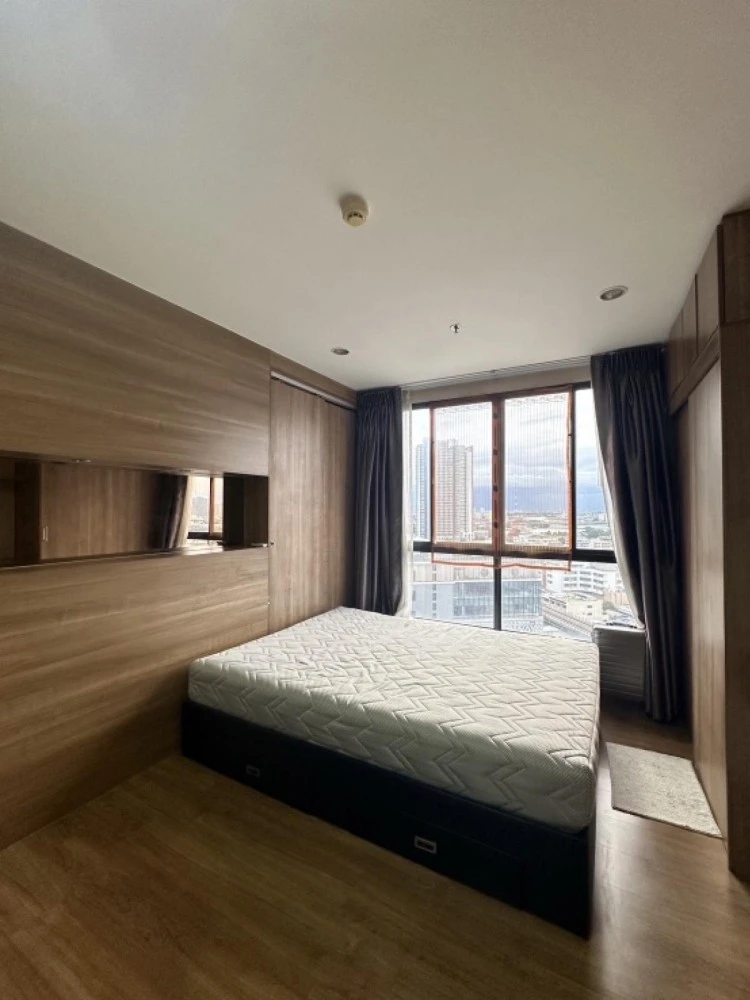 For sale: The Tree Interchange, 18th floor, Building B, Chao Phraya River view, fully furnished, nice to live in, reserve now, don't wait.