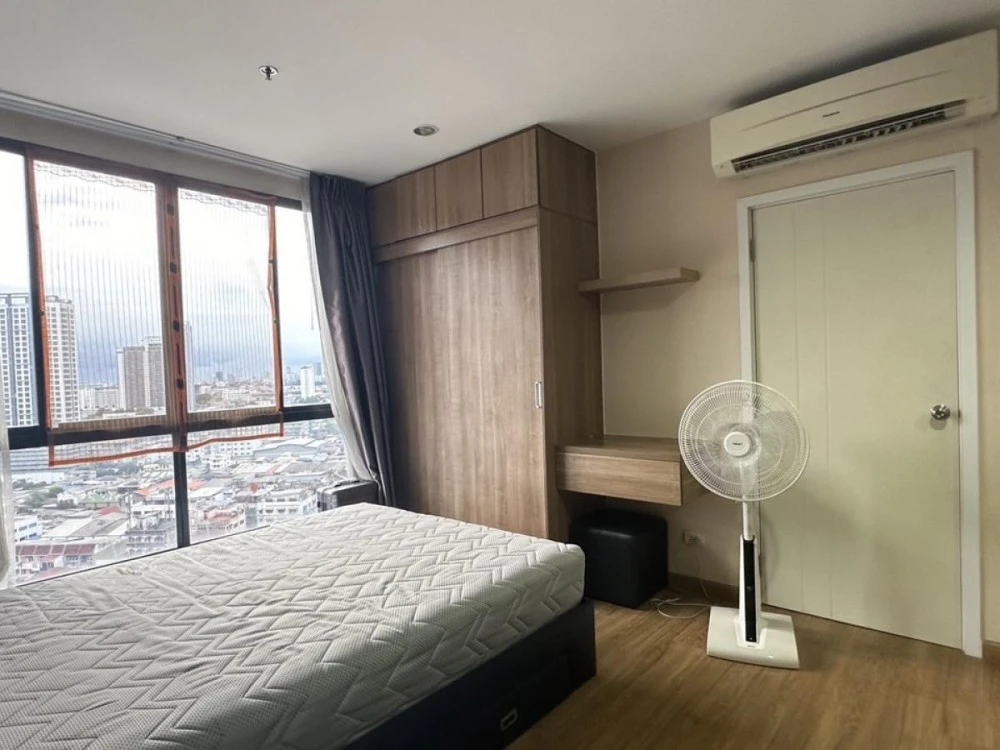For sale: The Tree Interchange, 18th floor, Building B, Chao Phraya River view, fully furnished, nice to live in, reserve now, don't wait.