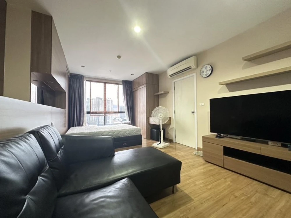 For sale: The Tree Interchange, 18th floor, Building B, Chao Phraya River view, fully furnished, nice to live in, reserve now, don't wait.