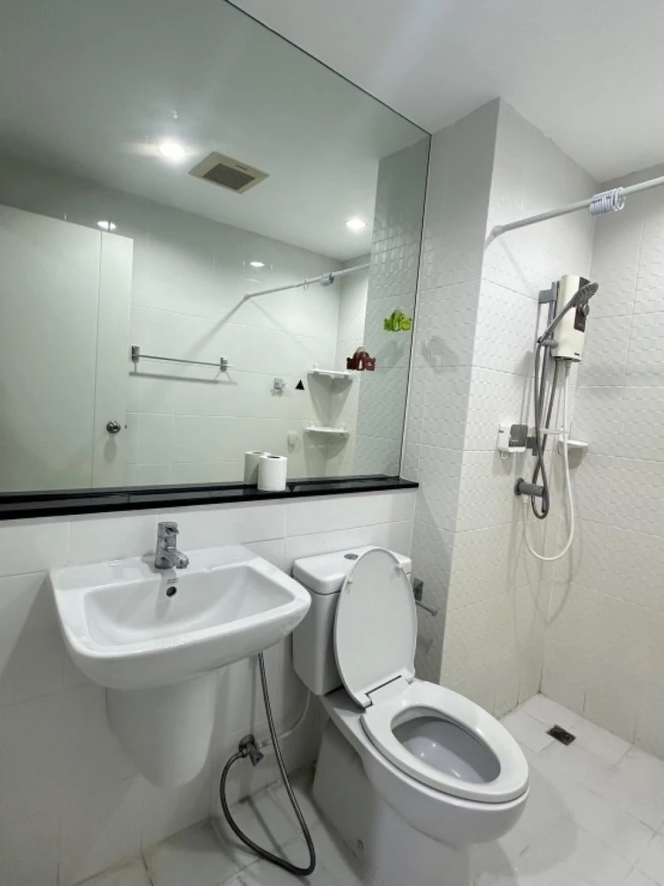 For sale: The Tree Interchange, 18th floor, Building B, Chao Phraya River view, fully furnished, nice to live in, reserve now, don't wait.