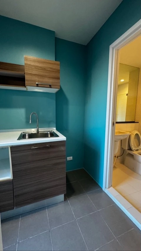 The Tree Interchange condos for sale. Features include a digital door lock, 2.5m high ceilings, and unobstructed city views. Book now!