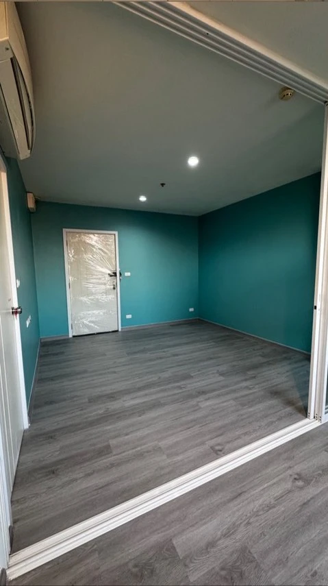 The Tree Interchange condos for sale. Features include a digital door lock, 2.5m high ceilings, and unobstructed city views. Book now!
