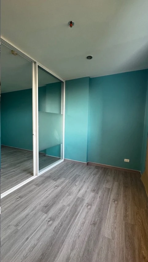 The Tree Interchange condos for sale. Features include a digital door lock, 2.5m high ceilings, and unobstructed city views. Book now!