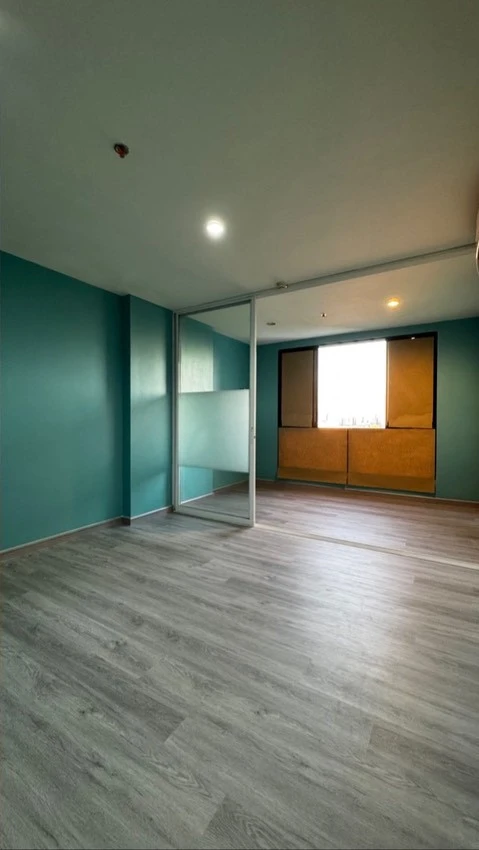 The Tree Interchange condos for sale. Features include a digital door lock, 2.5m high ceilings, and unobstructed city views. Book now!