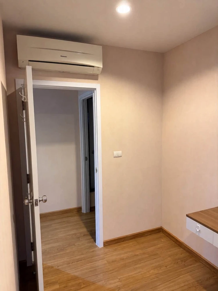 Selling The Tree Interchange, north-facing unit in a great location, not hot, with high-quality built-in furniture. Book now!