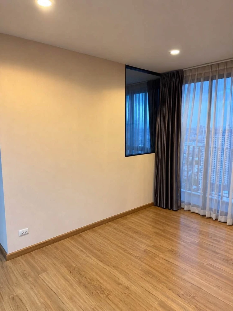 Selling The Tree Interchange, north-facing unit in a great location, not hot, with high-quality built-in furniture. Book now!